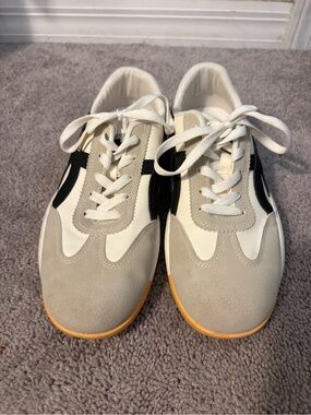 Casual Retro-Style Athletic Sneakers in White, Gray and Black
